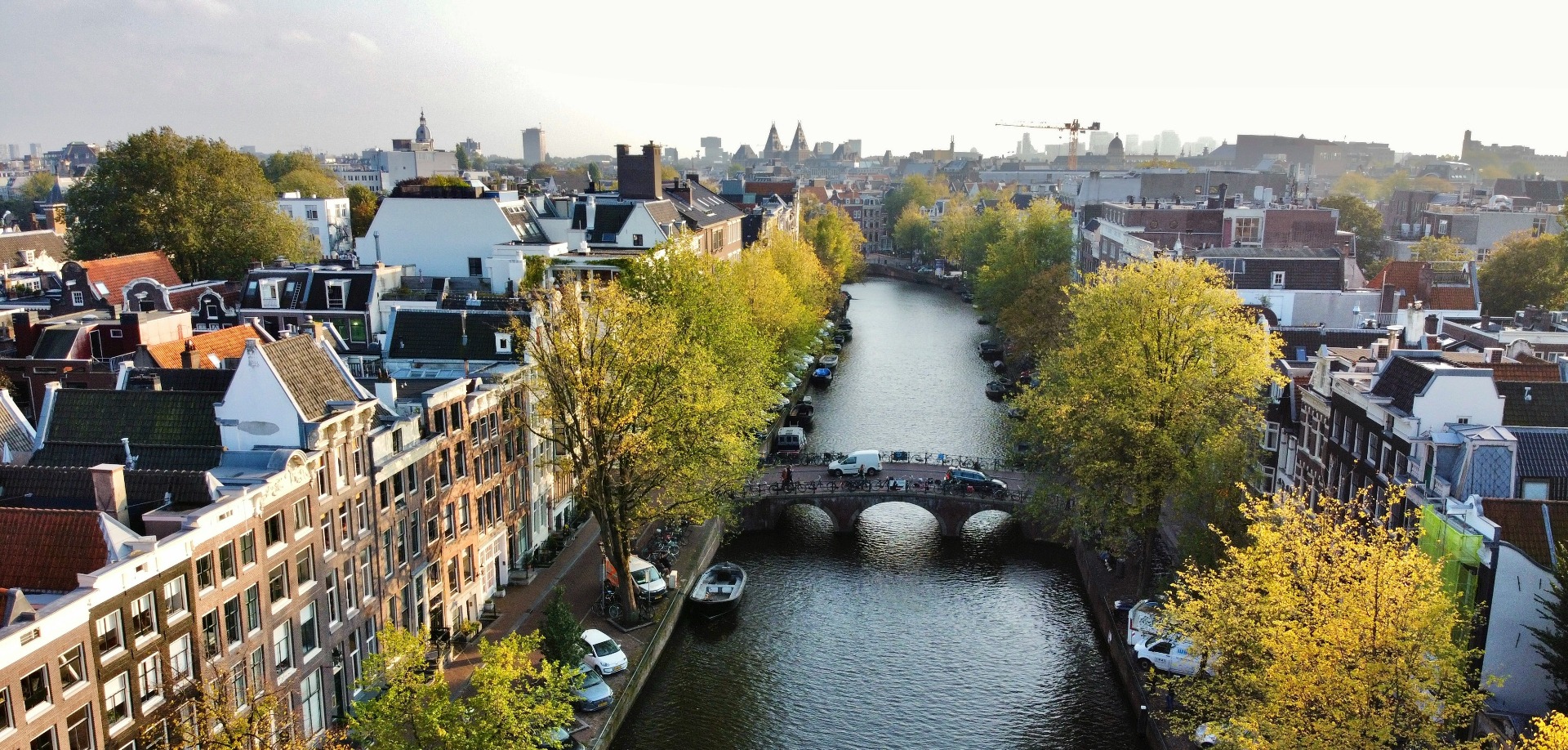 Amsterdamse grachten bij gouden uur